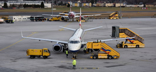 Flugzeugabfertigung am Flughafen Salzburg 22.02.2020