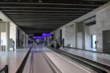 Weitfläufige offene Architektur im modernsten Stil - der neue Flugsteig misst rund 700m (Foto: Dennis Deis)