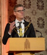 Oberbürgermeister Tilman Fuchs begrüßt die Gäste im Rathaus Münster.