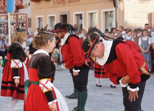 mit einem Lächeln gelingt der Tanz noch mehr